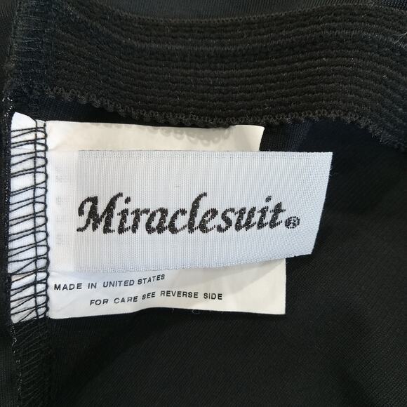 Miraclesuit Women's One Piece Size Large Swimsuit Ruched Slimming Tummy Control - Picture 9 of 12